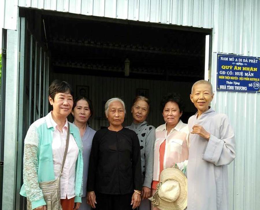 Chùa An Nam tặng nhà cho hộ nghèo