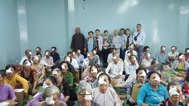 Tài trợ cho 100 bệnh nhân ghép thủy tinh thể